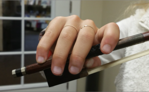 bowhold-good-bent-thumb